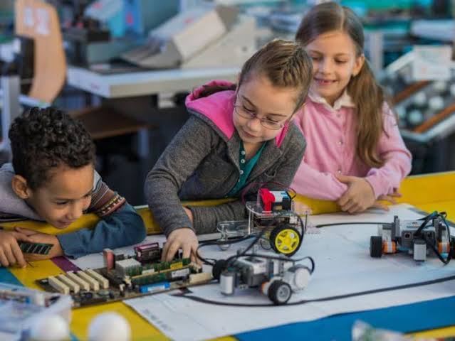 Robotics learning program at BIC
